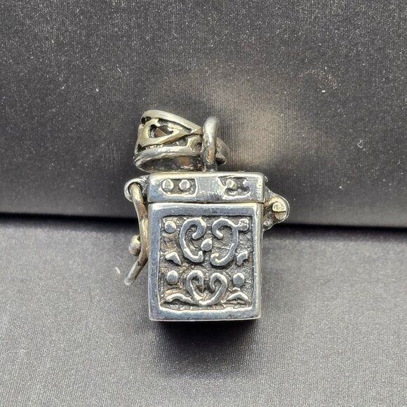 VTG 925 Sterling Silver 3D Prayer Box Pendant .75" Repoussé Design Signed DHS - Picture 5 of 12
